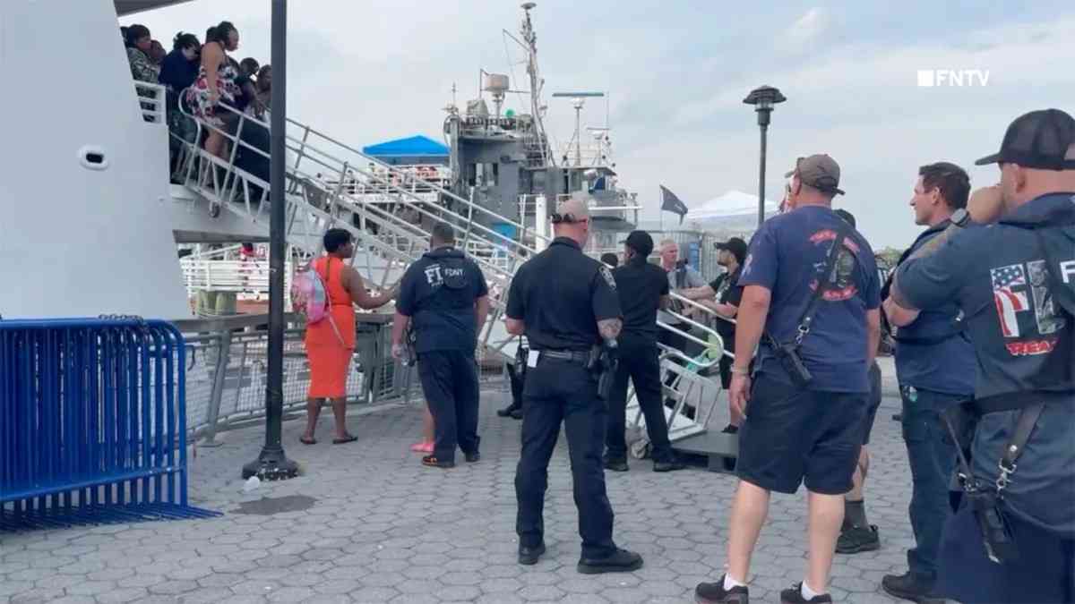 Party Turns Perilous as Mega-Yacht Crashes on the Hudson in Manhattan