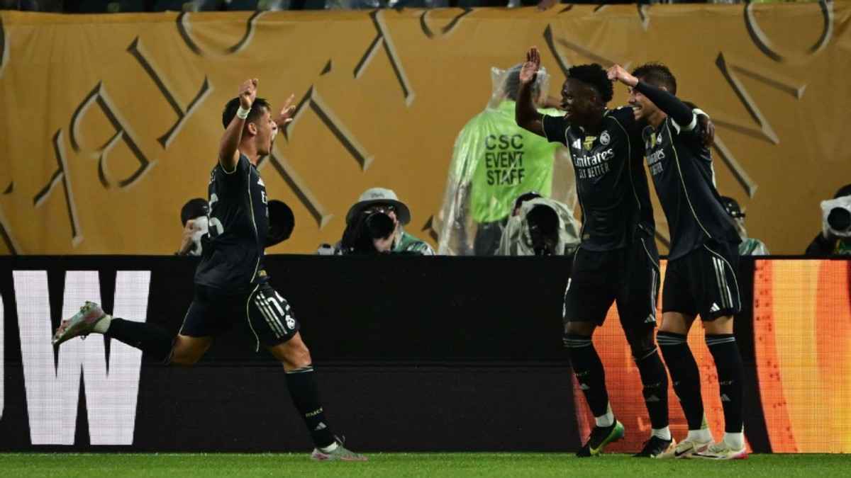 Vinícius Lights Up Madrid Win with Magical Backheel Against Salzburg
