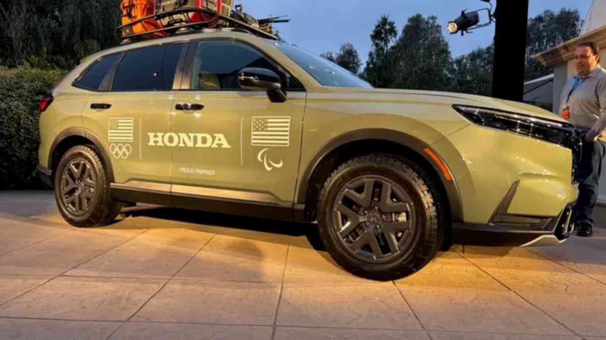 Honda CR-V TrailSport Hybrid Turns Heads with Rugged New Look