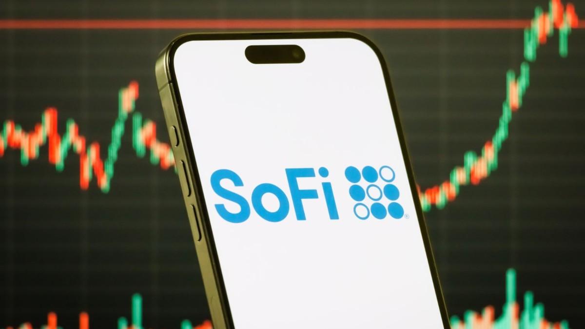 SoFi Technologies Surges as Digital Banking Dominates Wall Street