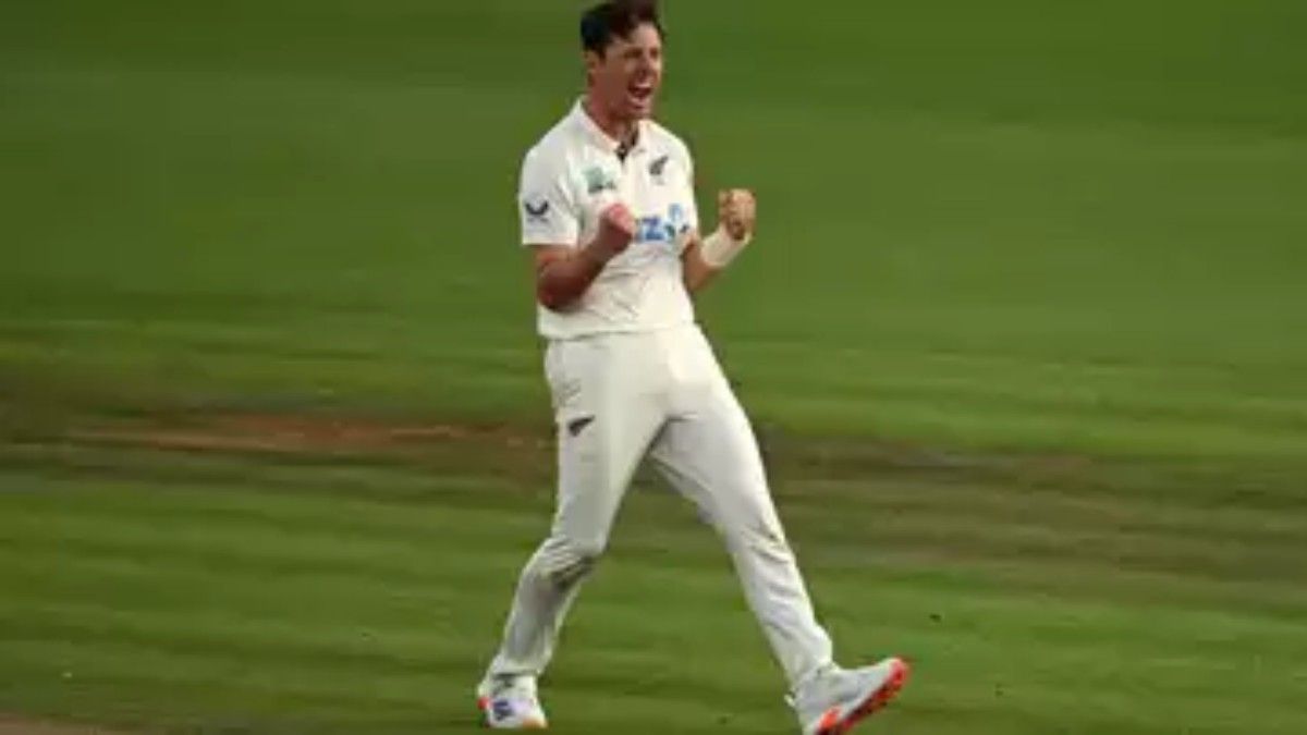 Matt Henry Rips Through Zimbabwe as New Zealand Takes Command in Bulawayo