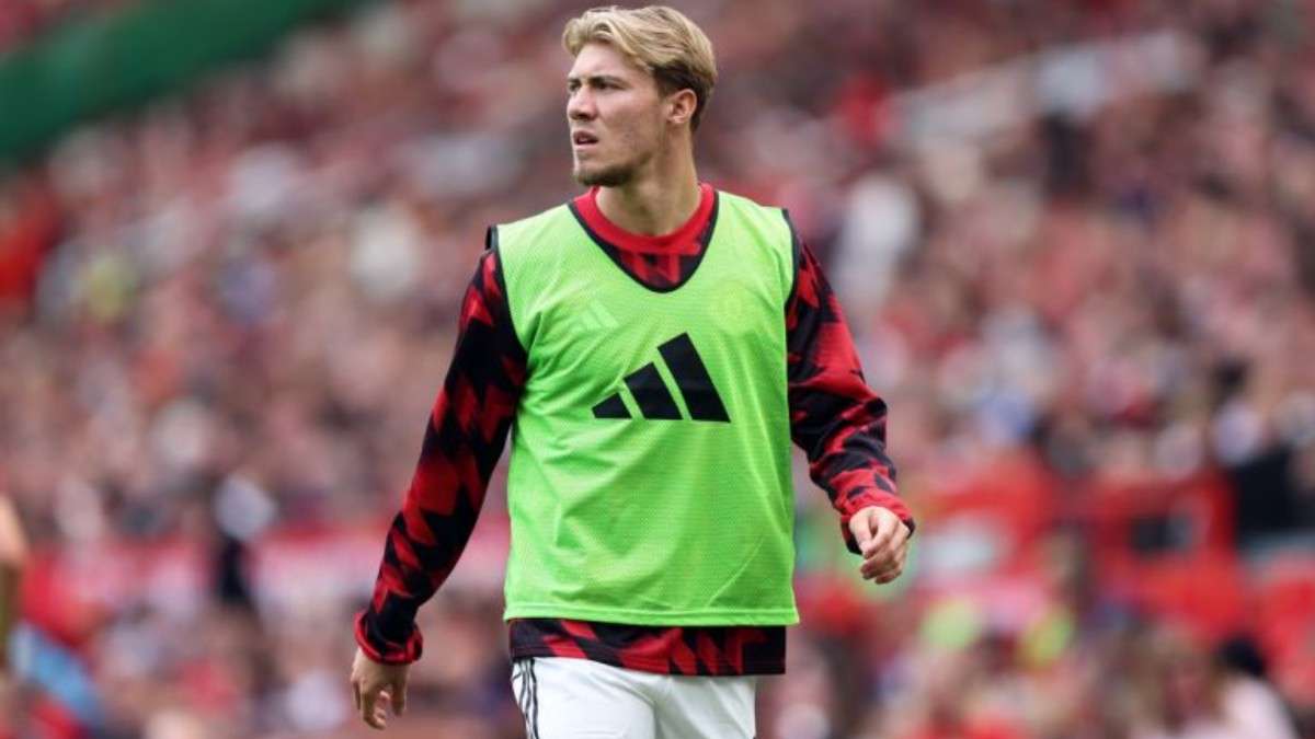 Højlund Benched as Manchester United Faces Arsenal, Future in Doubt