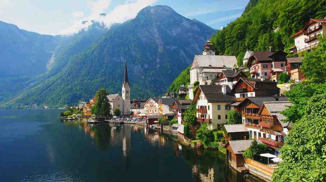 Austria Uncovered: Castles, Cafés, and Alpine Adventures Await