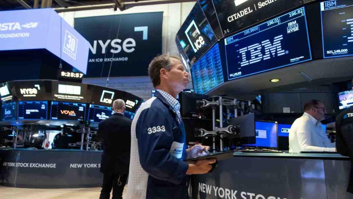 Wall Street Pulls Back as Inflation Tops Fed Target; Nasdaq Leads Slide
