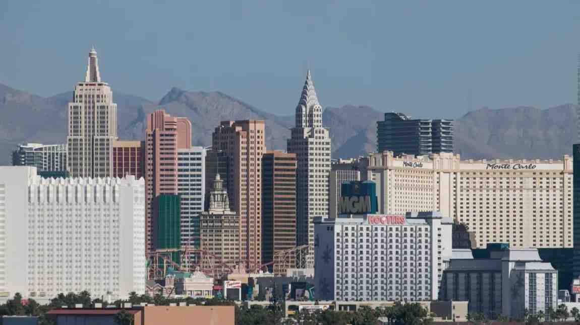 Las Vegas Tourism Gamble Turns Risky as Revenues Slip