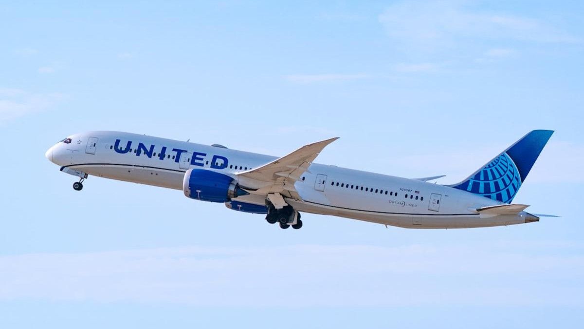 Mid-Air Scare: United Airlines Jet Returns After Sudden Engine Failure