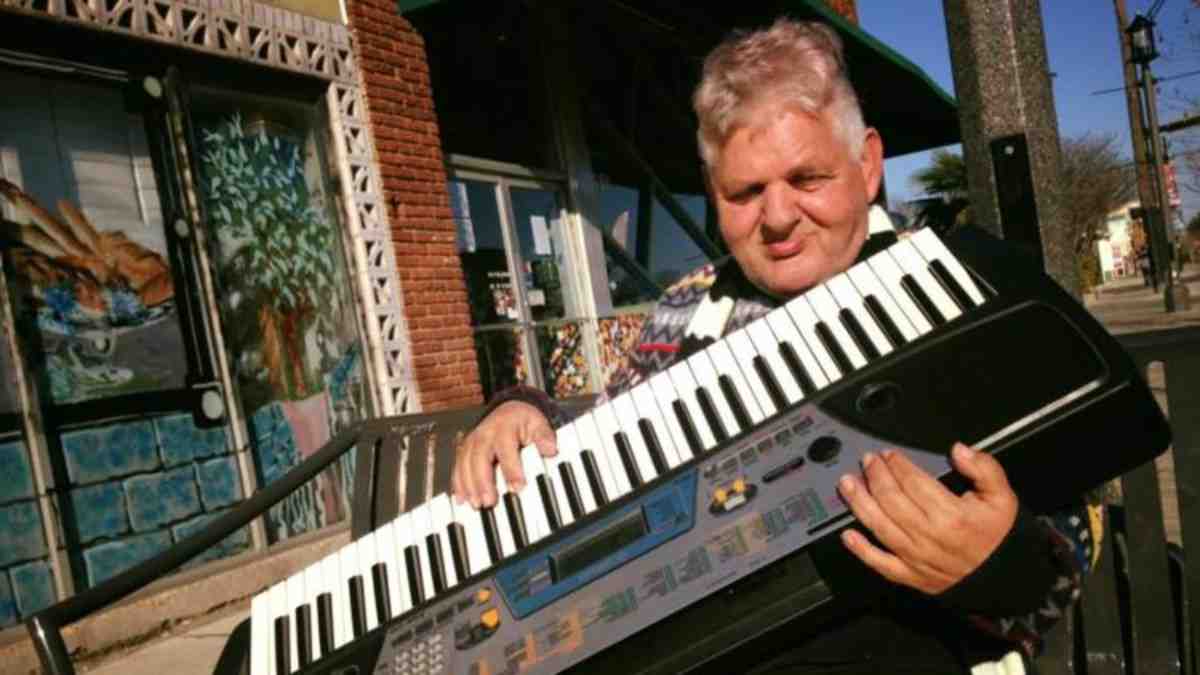 Dallas Street Legend Keyboard Bob Passes Away at Seventy-Three