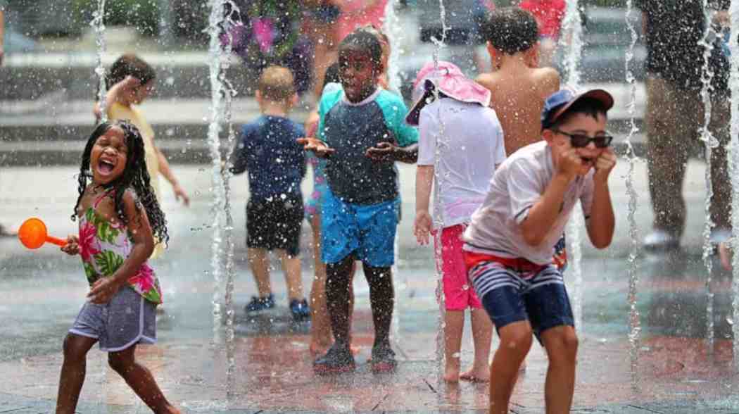 UK Swelters as Heatwave Scorches Central and Southern England