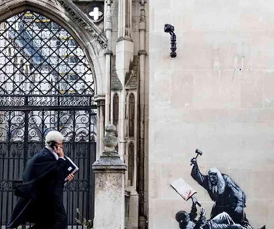 Banksy Mural at Royal Courts of Justice Sparks Debate After Swift Cover-Up